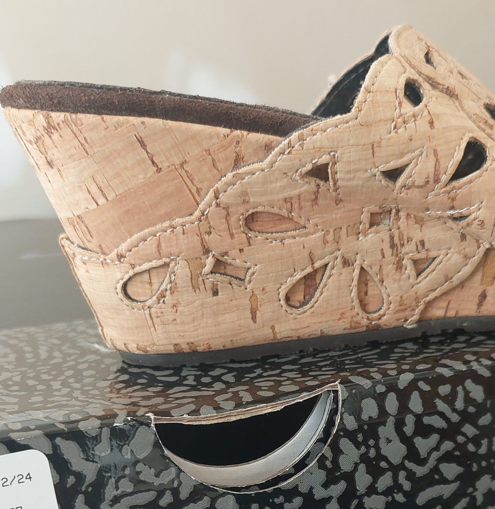 Sandles - Picture 5 of 6